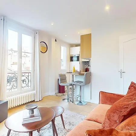 F2 Trocadero Apartment Paris