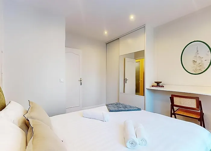 Views Of Effeil Tower - 1 - Calme *