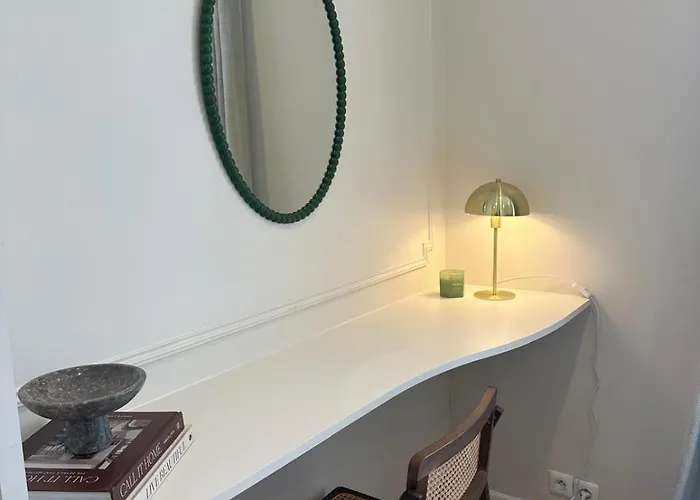 Views Of Effeil Tower - 1 - Calme